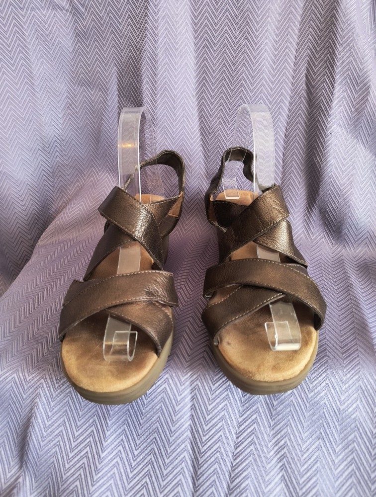 Aerosoles Women's Bronze Mini Wedge Sandal Heel Rest Comfort Sandal Size 8 W