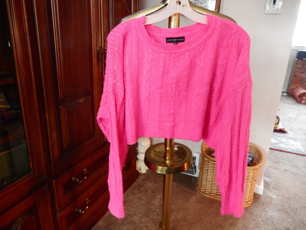 ALMOST FAMOUS Women’s HOT PINK Cable Knit Cropped Sweater Long Sleeve SIZE LARGE