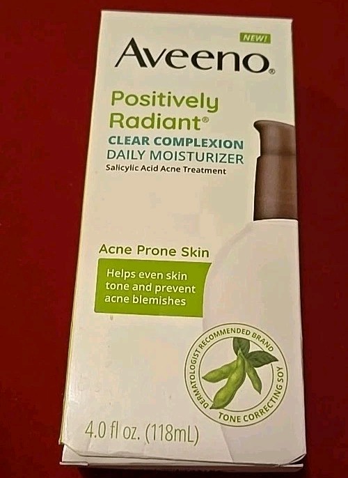Aveeno Positively Radiant Daily Moisturizer, SPF 15, 4 oz Exp: 10/2025 NEW