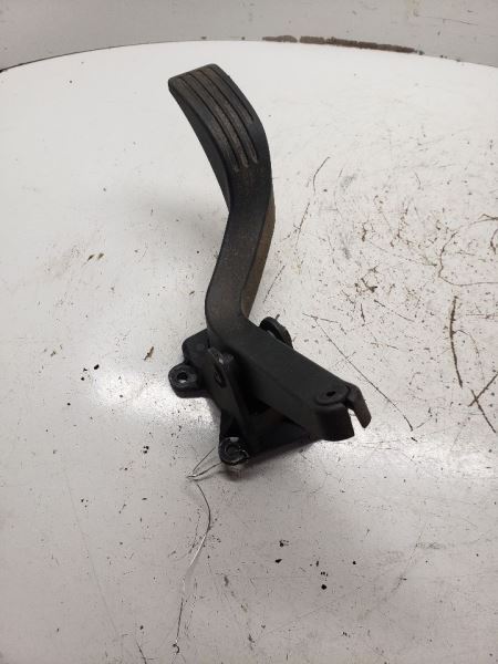 FOCUS     2002 Accelerator Parts 1082445