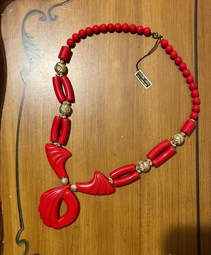 VINTAGE AUTHENTIC HATTIE CARNEGIE NWT RED LUCITE GOLD TONE BEAD NECKLACE Xmas
