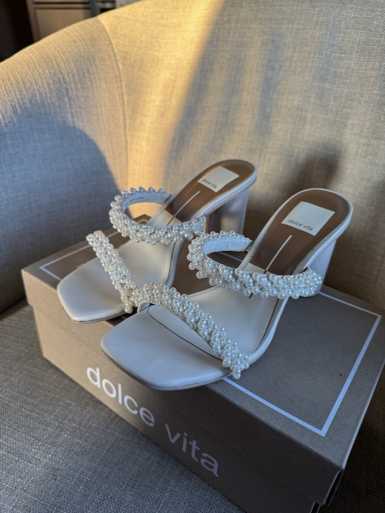 Dolce Vita Noel Vanilla Pearl Heel Sandals in Size 6