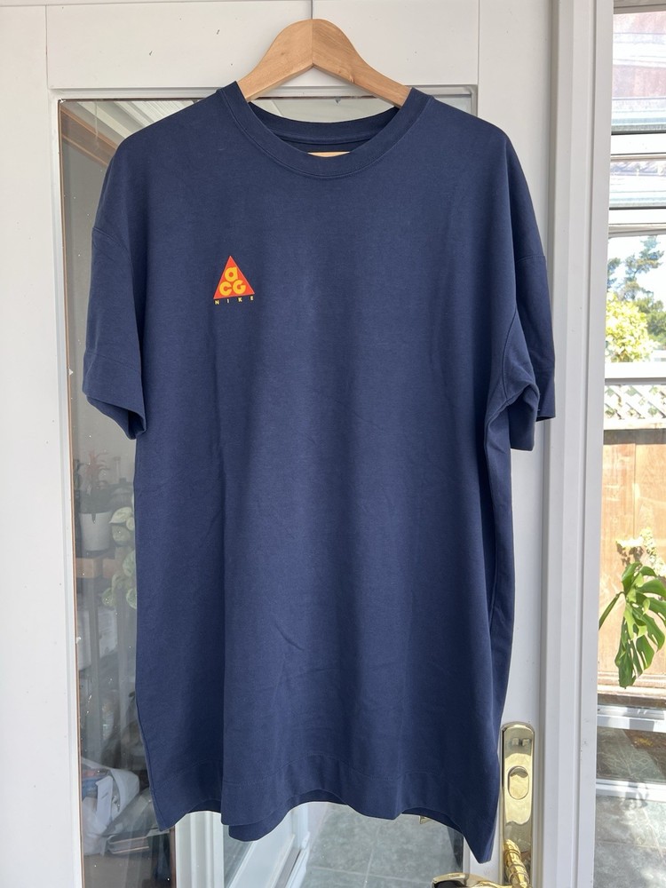 Men’s Navy Nike ACG Tee Shirt Size Medium