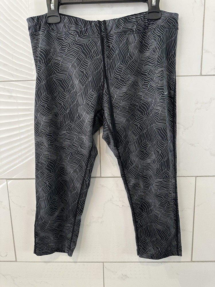 Nike Dri-FIT Women’s Leggings Capri Pants Black White Abstract Pattern Size 1X