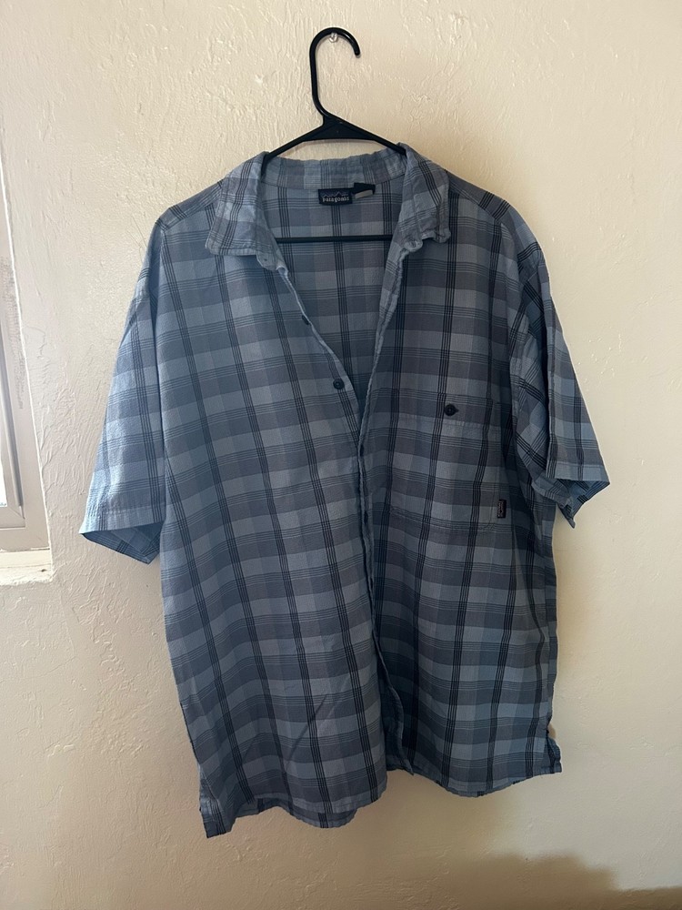 Patagonia Short Sleeve Large Button Up Textured Lightweight