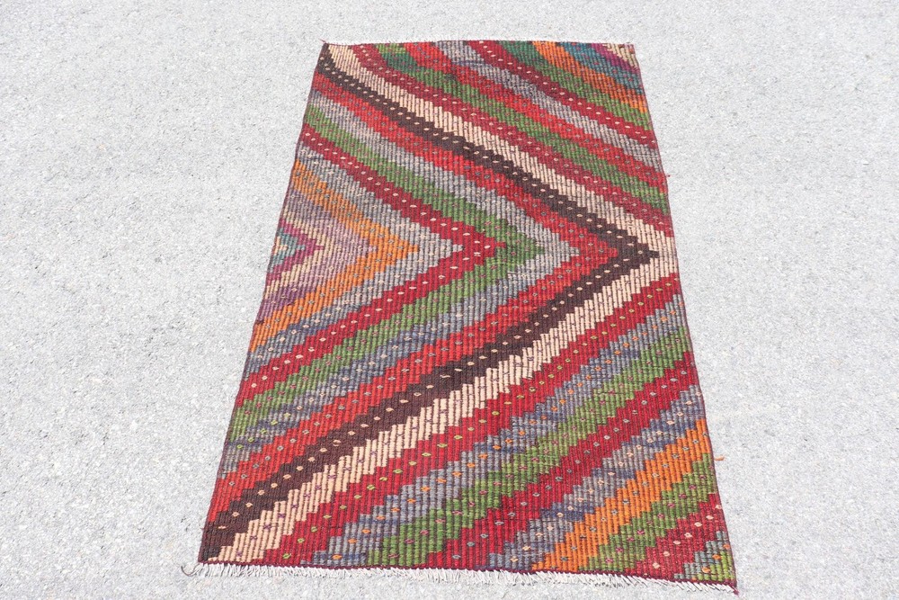 Vintage Accent Rug 3,1x5,4 ft, Turkish Kilim Red Patchwork Wool Rug