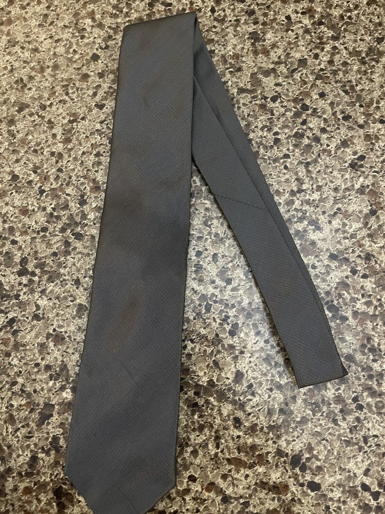 Perry Ellis Portfolio 100% Silk Neck Gray Lightweight Tie