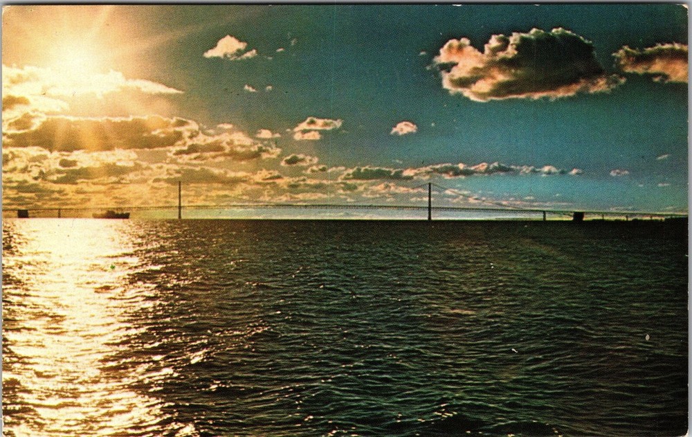 Mackinac MI-Michigan, The Mackinac Bridge, Scenic, Vintage Postcard