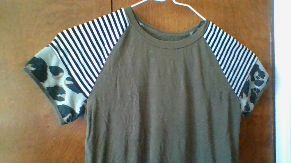 Girls Size L (10/12) Short Slv Army Green/Camo Striped Short Slv T-Shirt No Tag