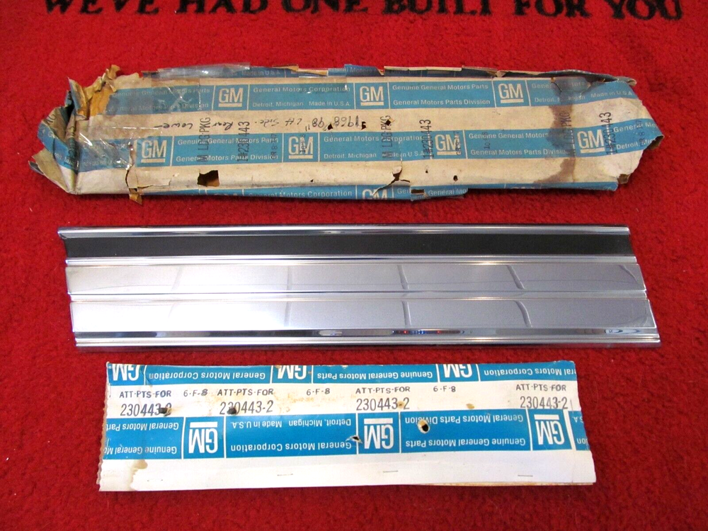 1968 Oldsmobile 98 NOS GM Drivers Left Chrome Front Fender Molding # 230443