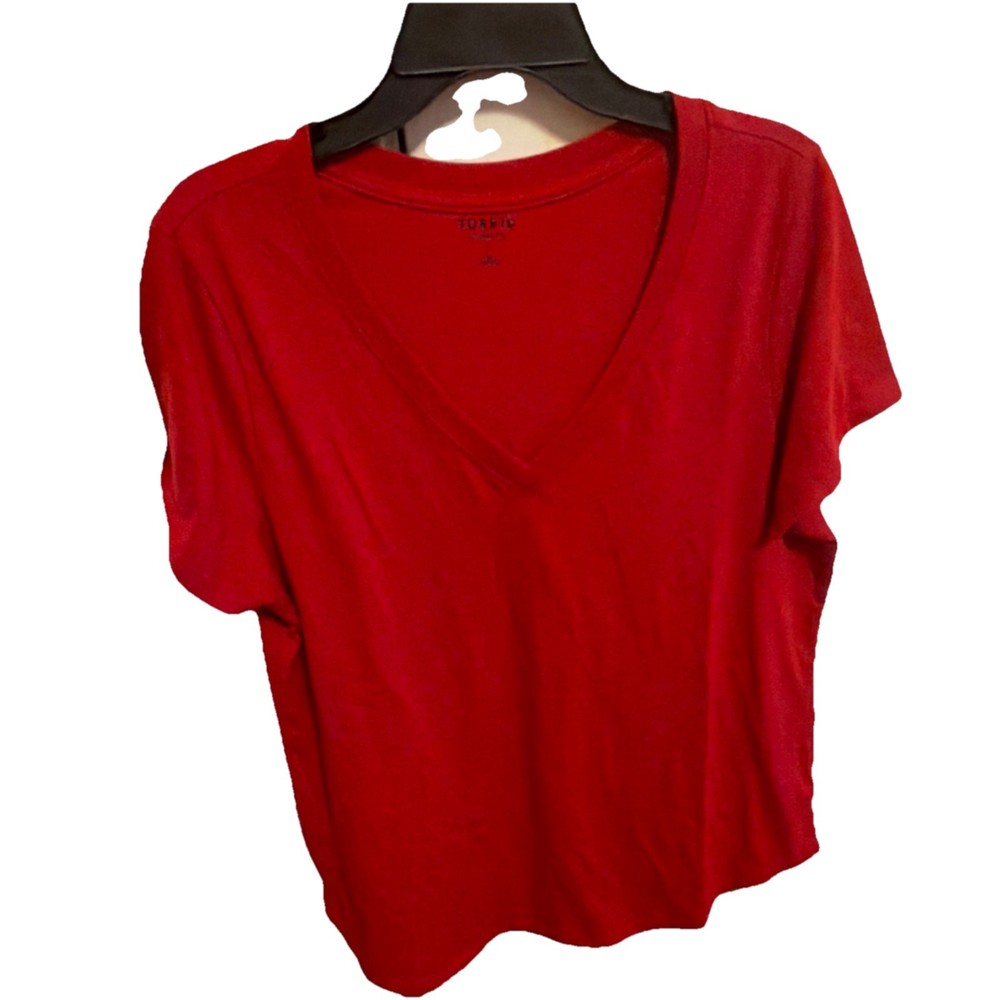 Torrid Women’s Classic Fit Red Solid V-Neck Short Sleeve T-Shirt Plus Size 0