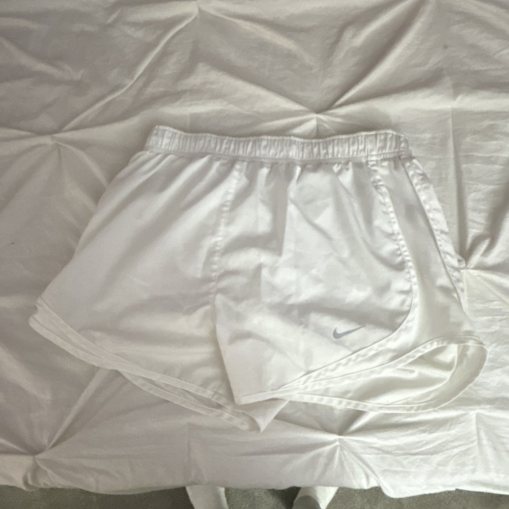 Nike Dri-FIT Women’s White Solid Athletic Fit Shorts Elastic Waist Running