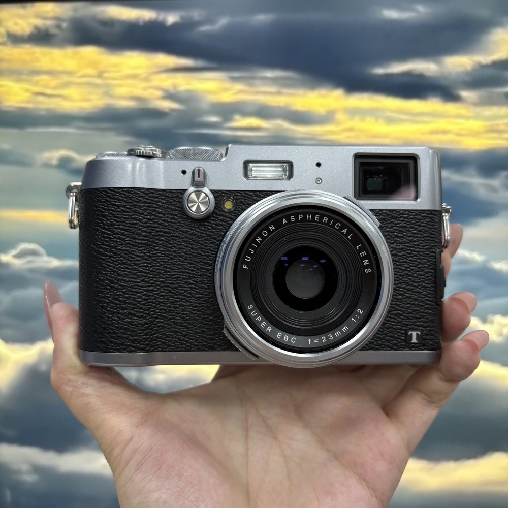 Fujifilm X100T Digital Camera with 23 mm f/2 Fixed Lens 16.3 MP English Silver