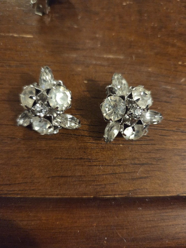 vintage rhinestone clip on earrings