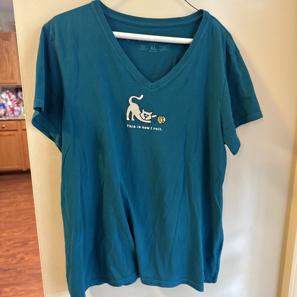 Life Is Good Women's XL V-Neck Crusher T-Shirt ~ Teal ~ Cat with Yarn Ball EUC