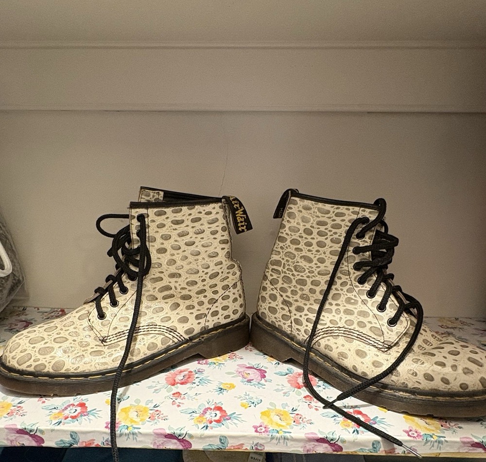 Vintage Dr Martens ‘Air Wair’  White Croc/Snake Skin Boots Size 9M/11W