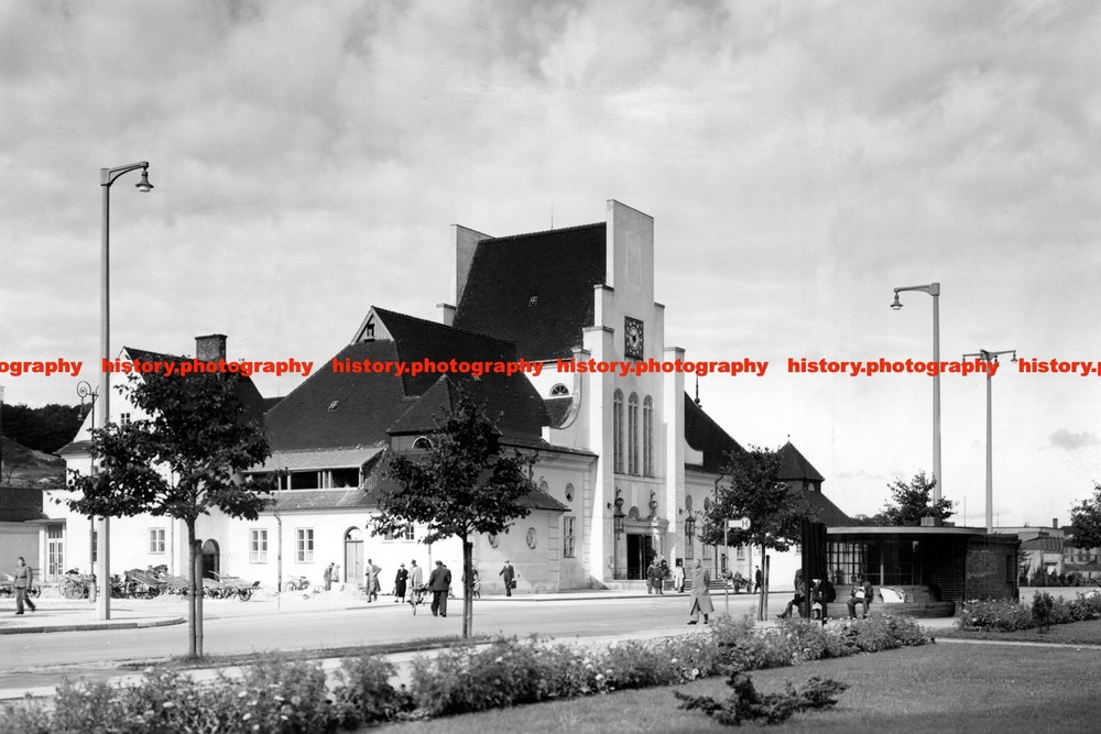 F021145 Street scene at Gotenhafen main railway station Poland 1940
