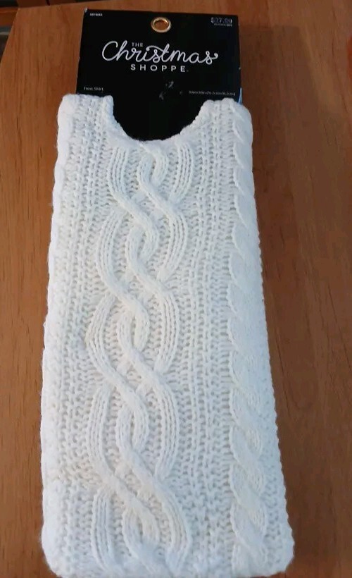 Festive 30-inch Christmas Tree Skirt with Hook Loop Closure