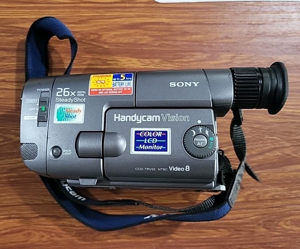 Sony Handycam Vision CCD-TRV22 Video8 Camcorder (For Parts or Repair)