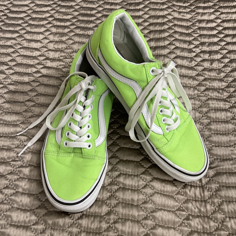 VANS Off the Wall Unisex Sneakers. M7/W8.5.  Neon Green.  Excellent Cond.