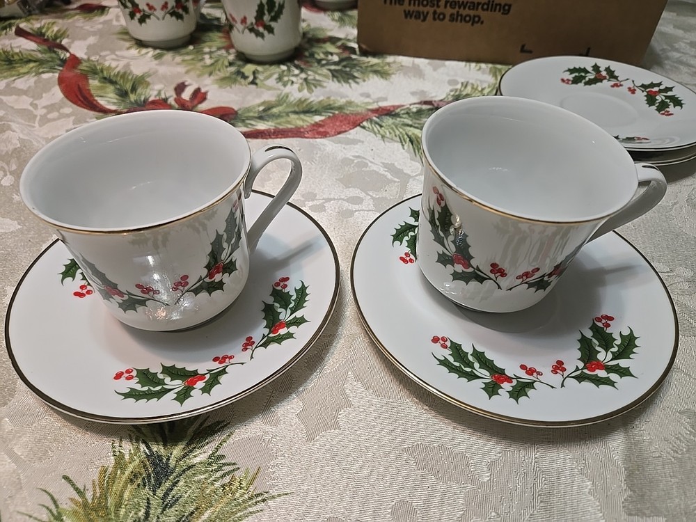 Vtg Set Of 2 Holly And Berries Japan Fine China Porcelain Tea Cup/ Saucers New