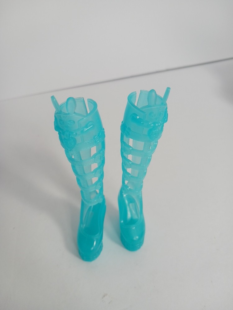 Monster High Skulltimate Secrets Neon Frights G3 2023 Twyla Boots