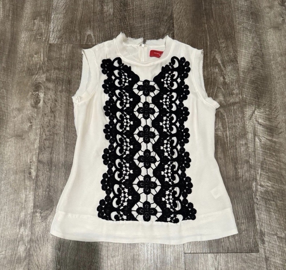 Akira Chicago Red Label Womens Cream Blouse Size Small