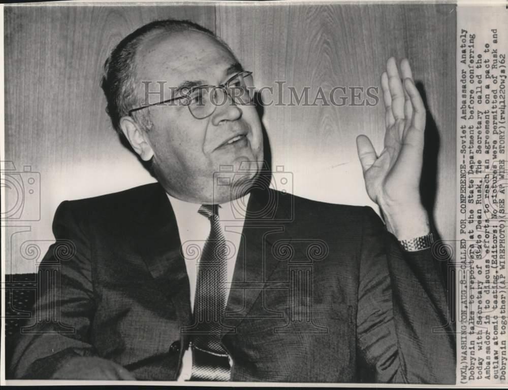 1962 Press Photo Soviet Ambassador Anatoly Dobrynin being interviewed in DC
