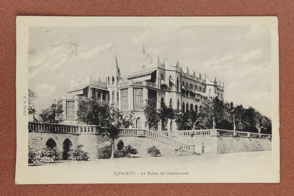 DJIBOUTI - Le Palais du Gouverneur. Old postcard MOMBASA KENYA stamp 1933 Africa