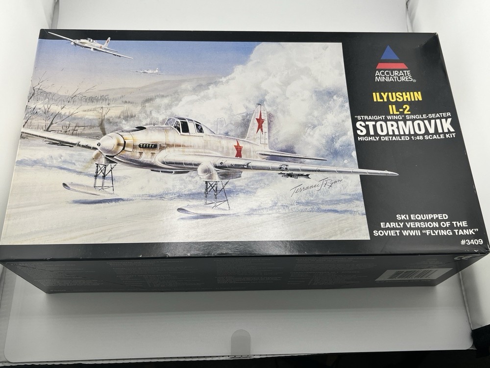 Accurate Miniatures 1/48 Ilyushin IL-2 Stormovik Ski Equipped Model Kit #3409-image