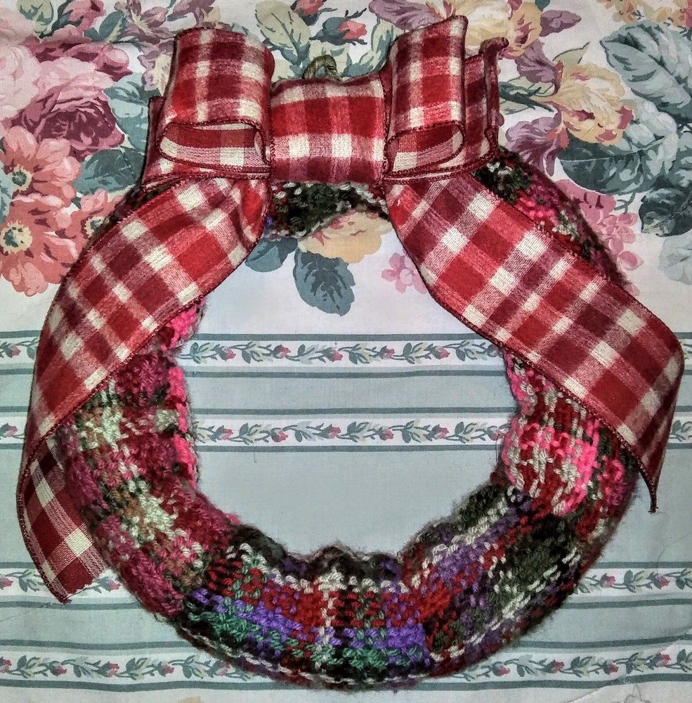 Festive Plaid Christmas Wreath with Decorative Bow  