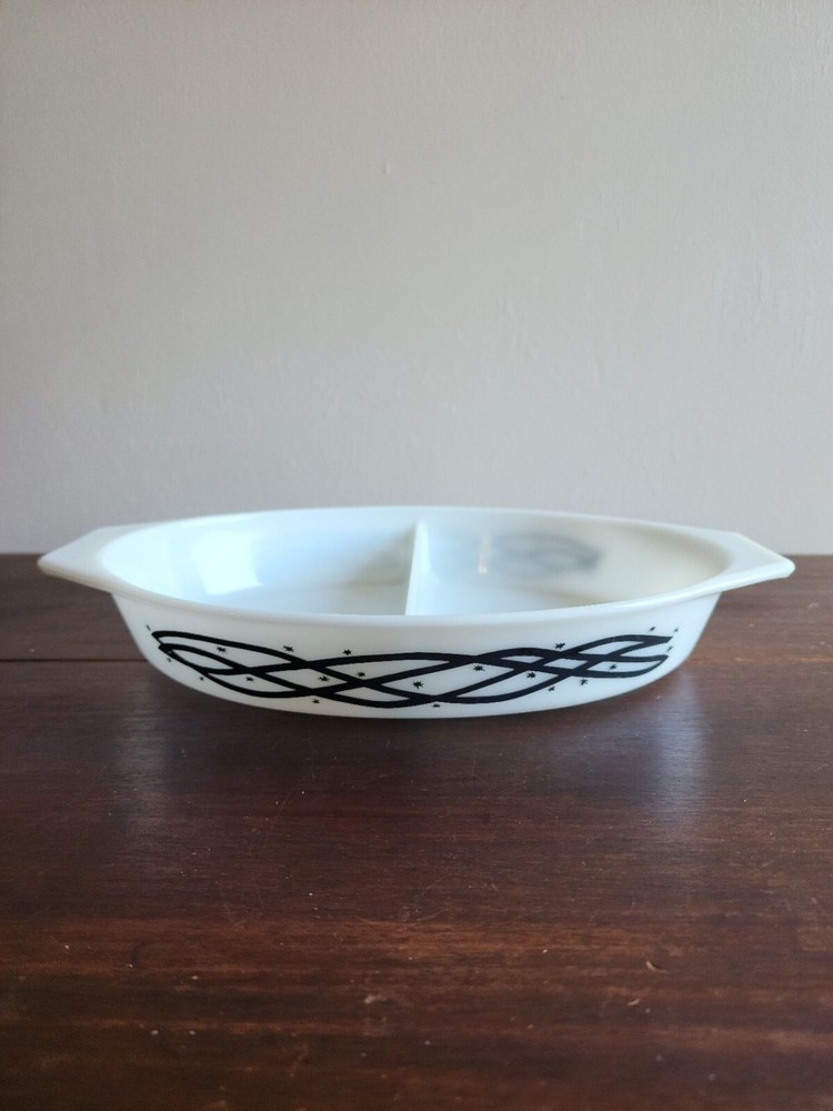 VTG Pyrex Barbed Wire Pattern Divided Casserole Dish 1 quart Black & White