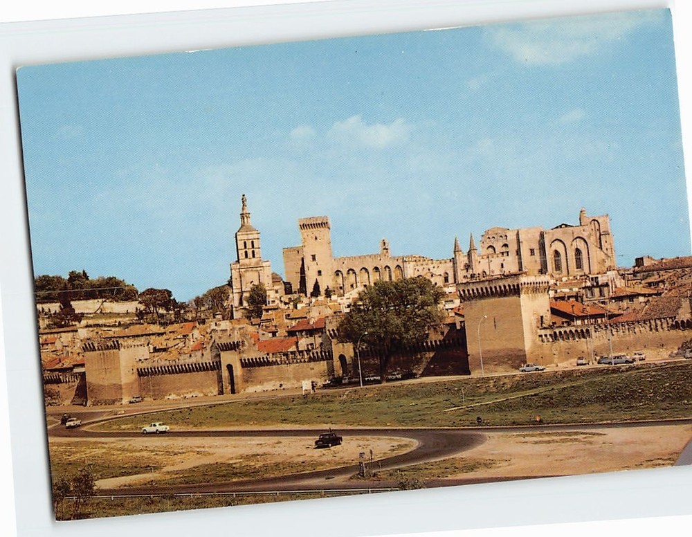 Postcard Vue générale et Palais des Papes Avignon France