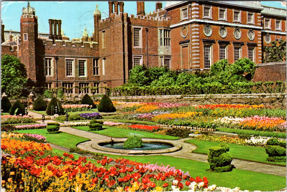 Vintage Postcard Hampton Court Palace Garden London England