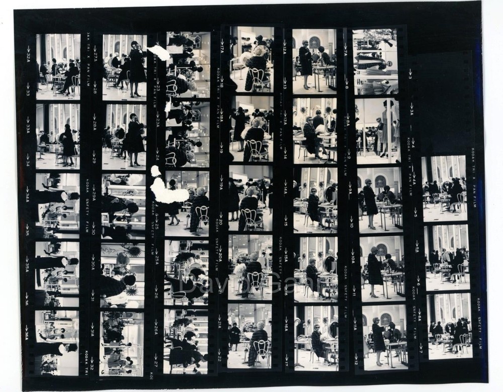 '64 Macy's Main Floor Christmas Signed by David Gahr Contact Sheet Photo C462