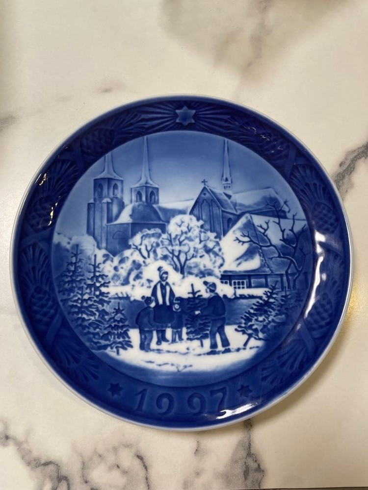 Royal Copenhagen 1997 Roskilde Cathedral Year Plate Used