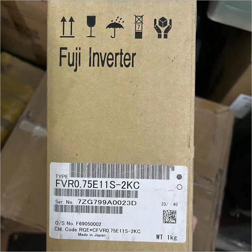 1PCS NEW IN BOX   inverter FVR0.75E11S-2KC 220V 0.75KW Fast Ship #F22
