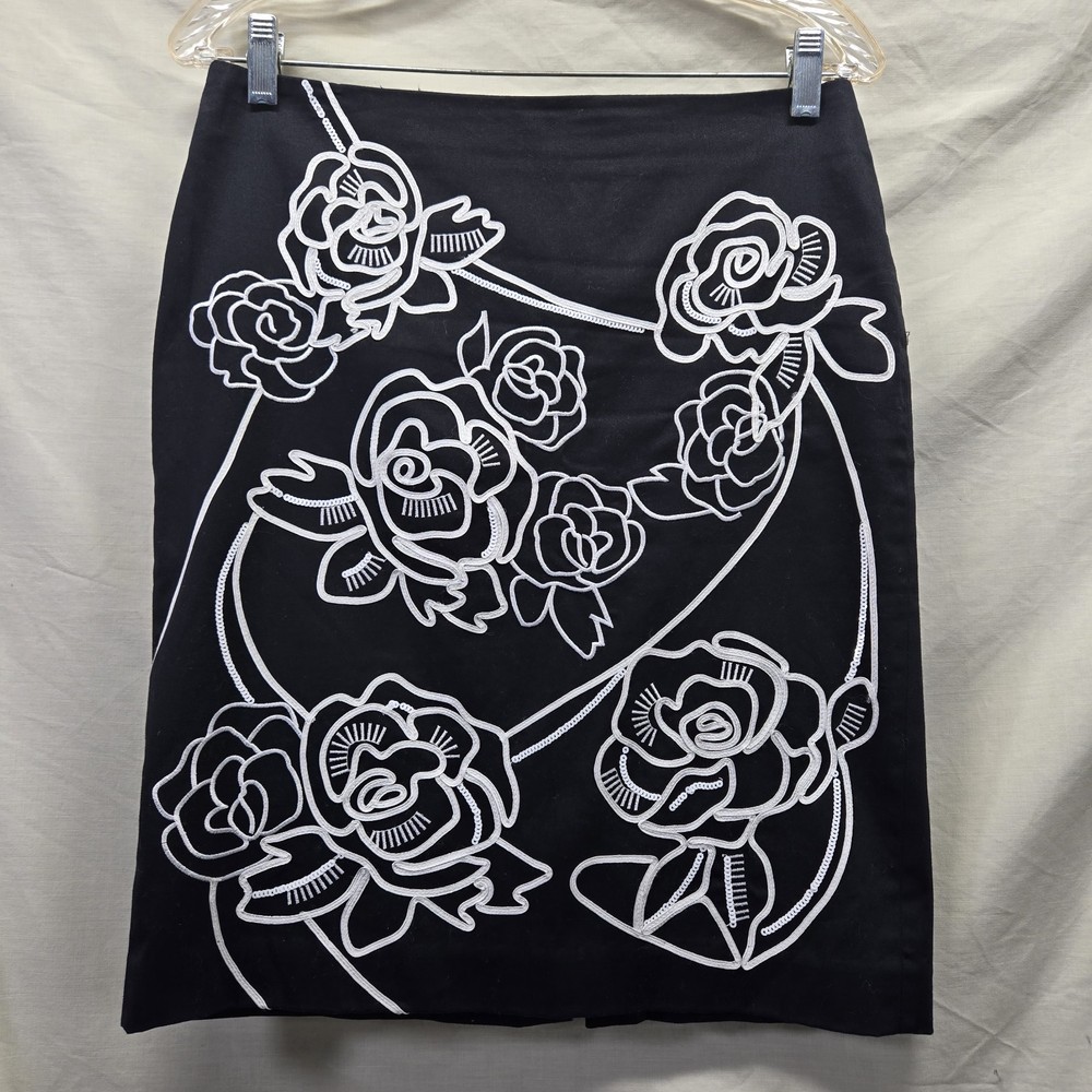 White House Floral Roses Embroidered Sequins Pencil Black Skirt Women's Size 4