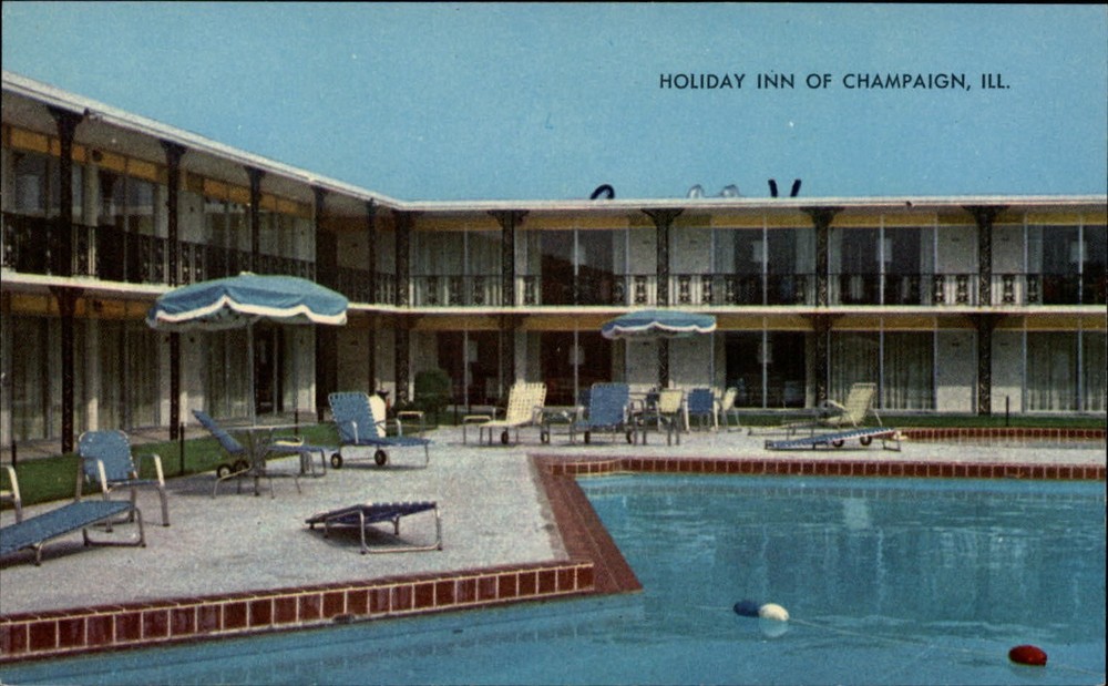 Champaign Illinois Holiday Inn swimming pool view ~ unused postcard sku857