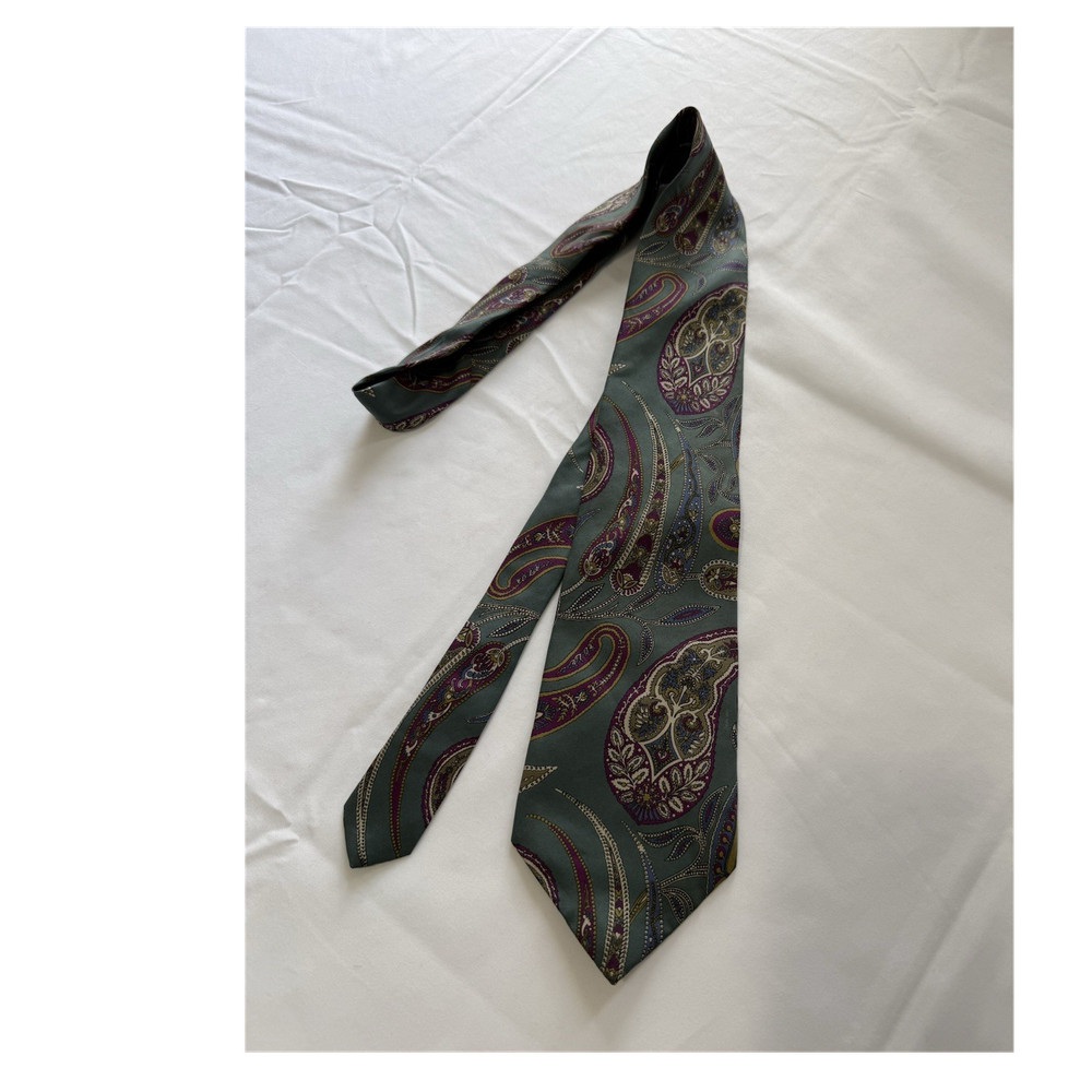 Oscar de la Renta Men's Green Purple Gold Paisley 100% Silk Woven Tie
