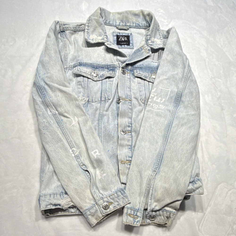 Zara Men's Light Blue Distressed Graphic Print Jean Jacket Size M