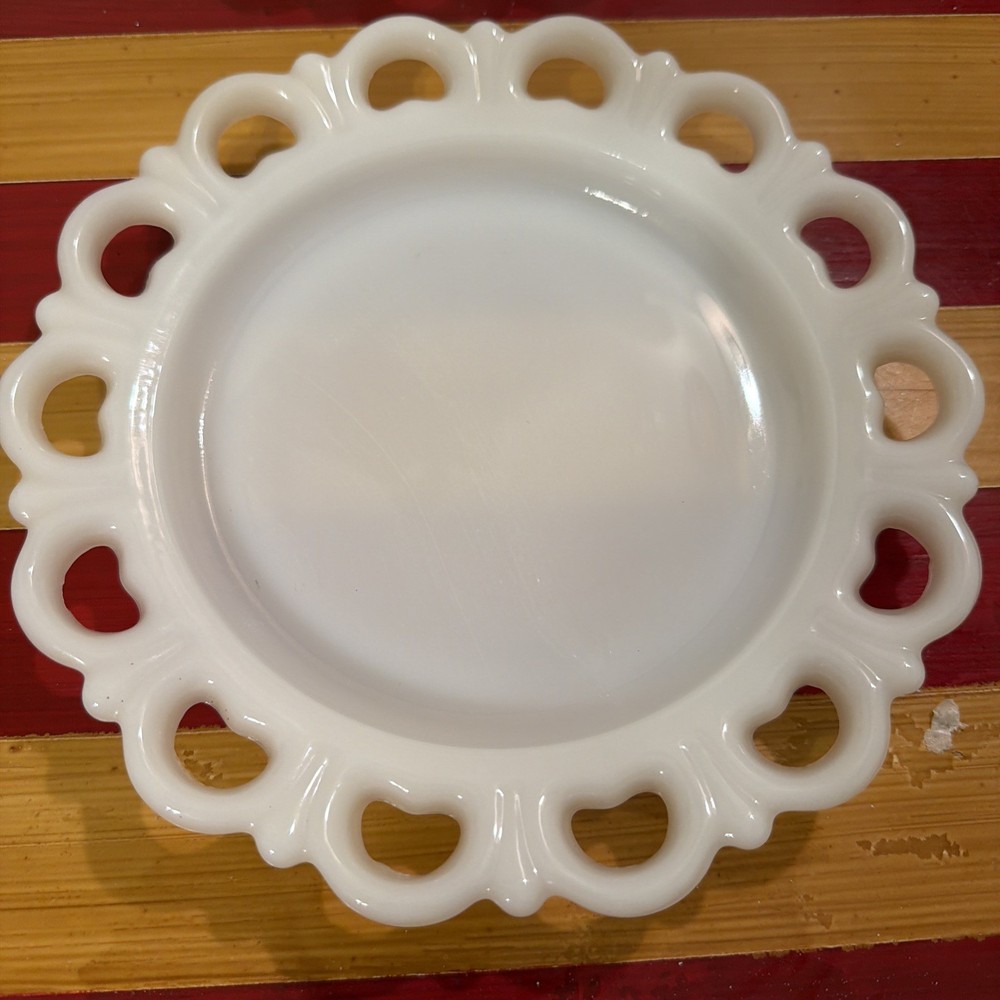 VINTAGE Anchor Hocking Old Colony Scalloped Lace Edge Milk Glass 8” Plate