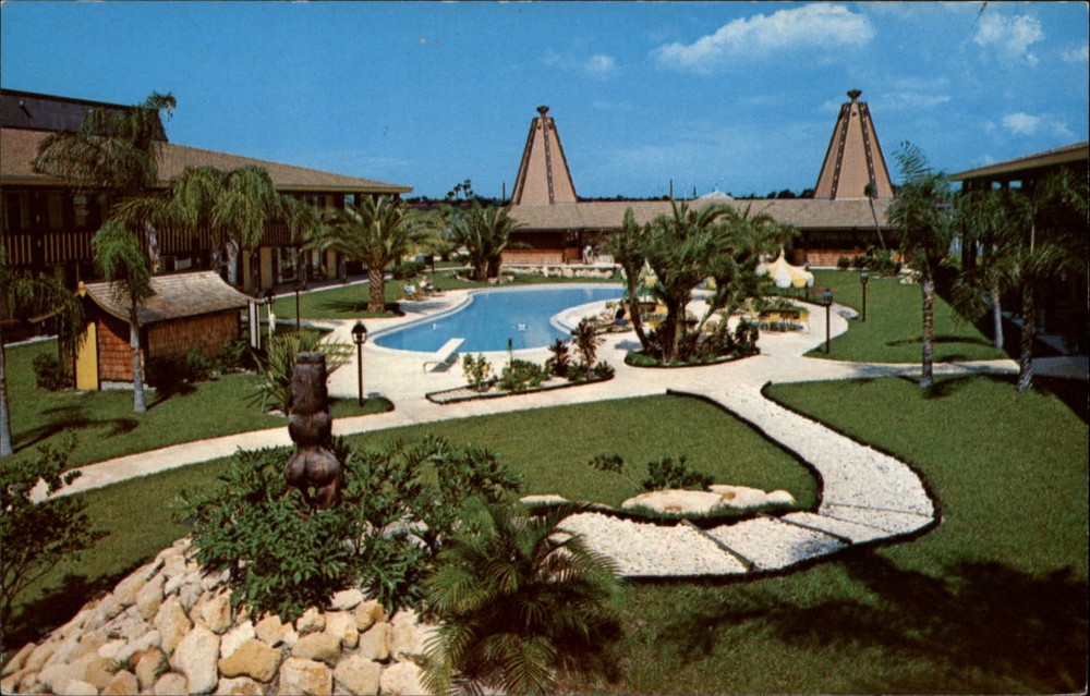 Tarpon Springs Florida Tahitian Motor Lodge swimming pool area vintage postcard