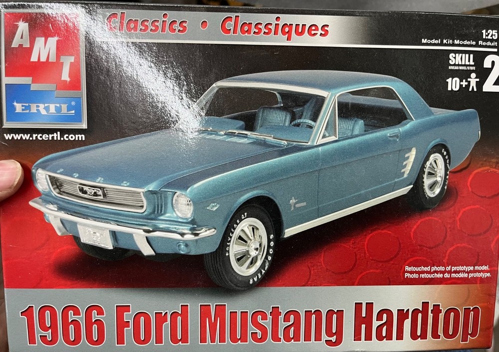 AMT 31542 1966 Ford Mustang Hardtop Coupe Model kit 1/25 McM