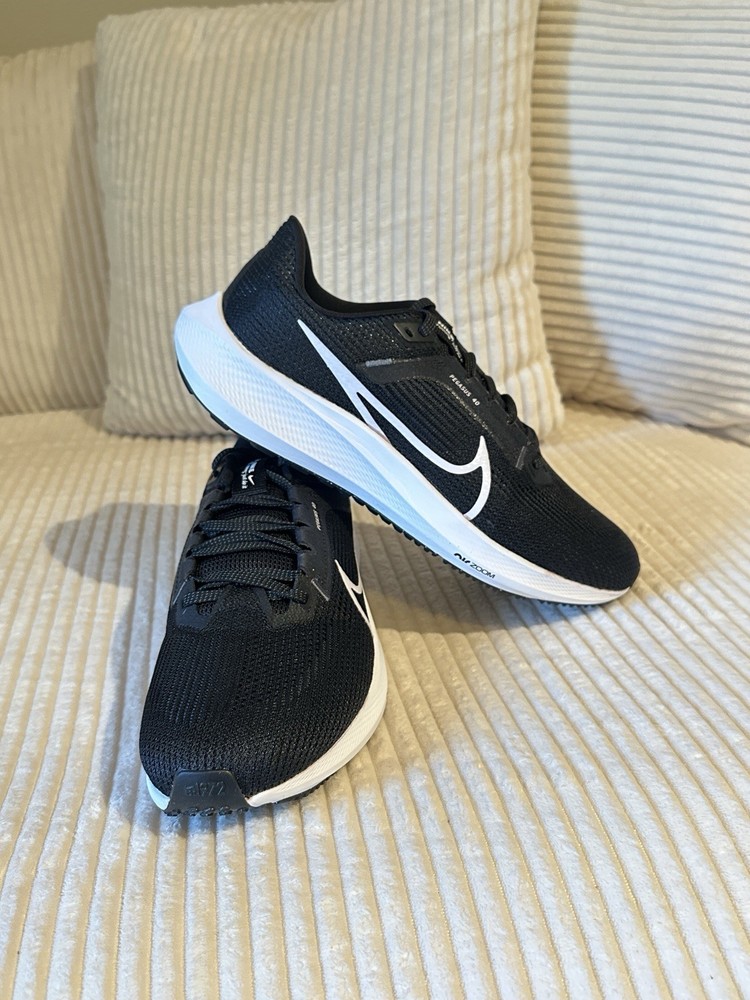 Nike Shoes Running Air Zoom Pegasus 40 Black White Size 10 Women / 8.5 Men New