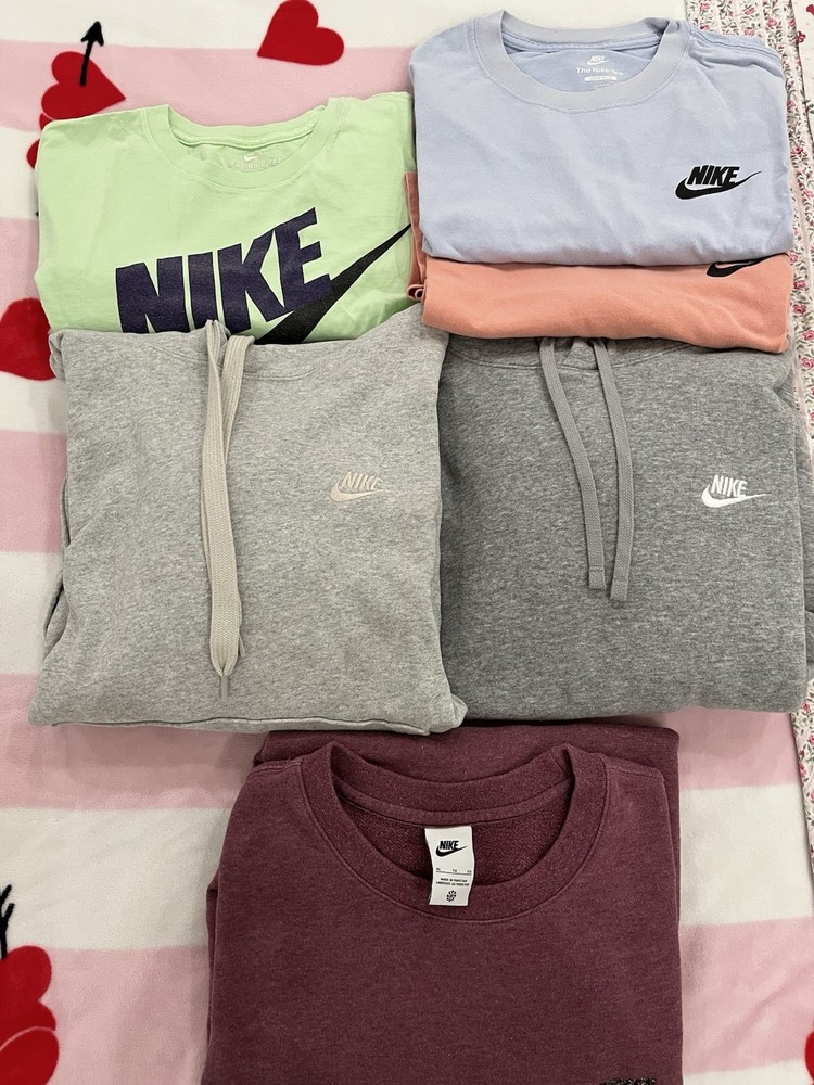 Men's Authentic Nike Bundle Of 6; Sweatshirt, T-Shirt, Hoodie. Size L-XL.
