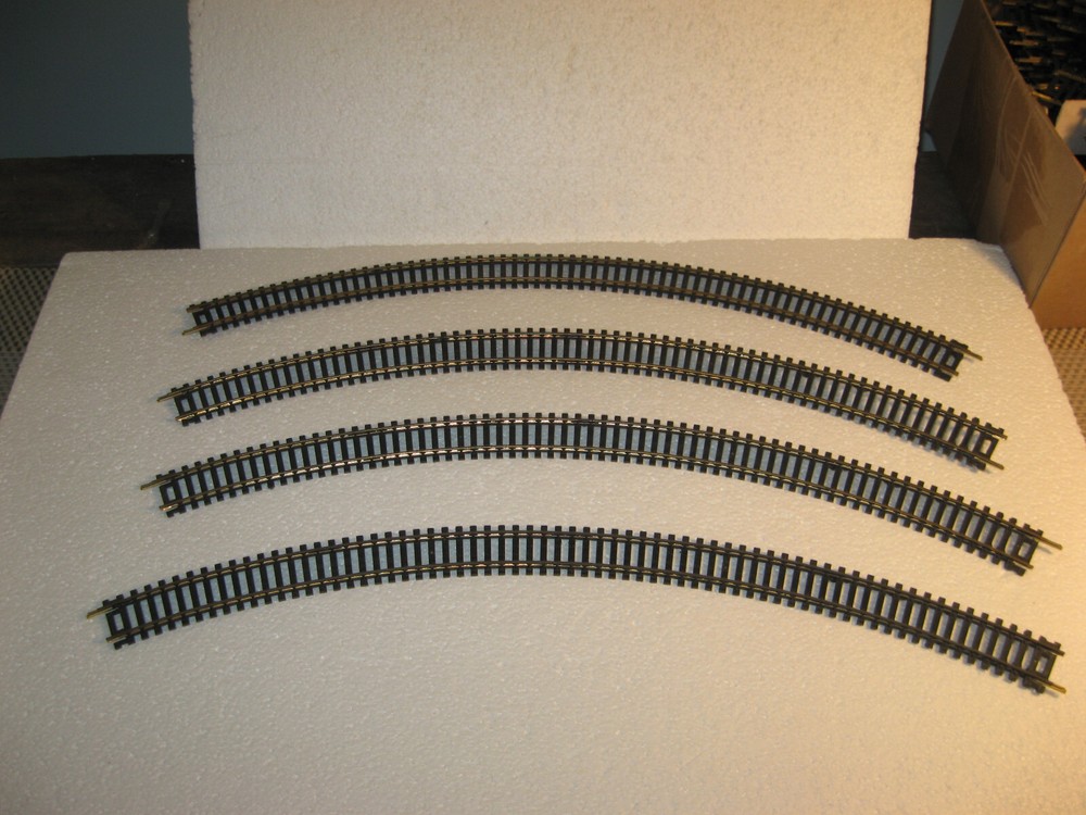 Lionel HO Scale 18 Radius Curves 4-Piece Set