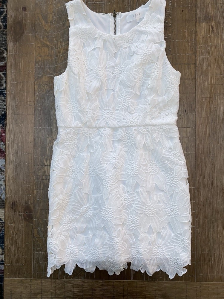 ASTR THE LABEL White Floral Lace Mini Dress Scalloped Hem Bridal Shower Large