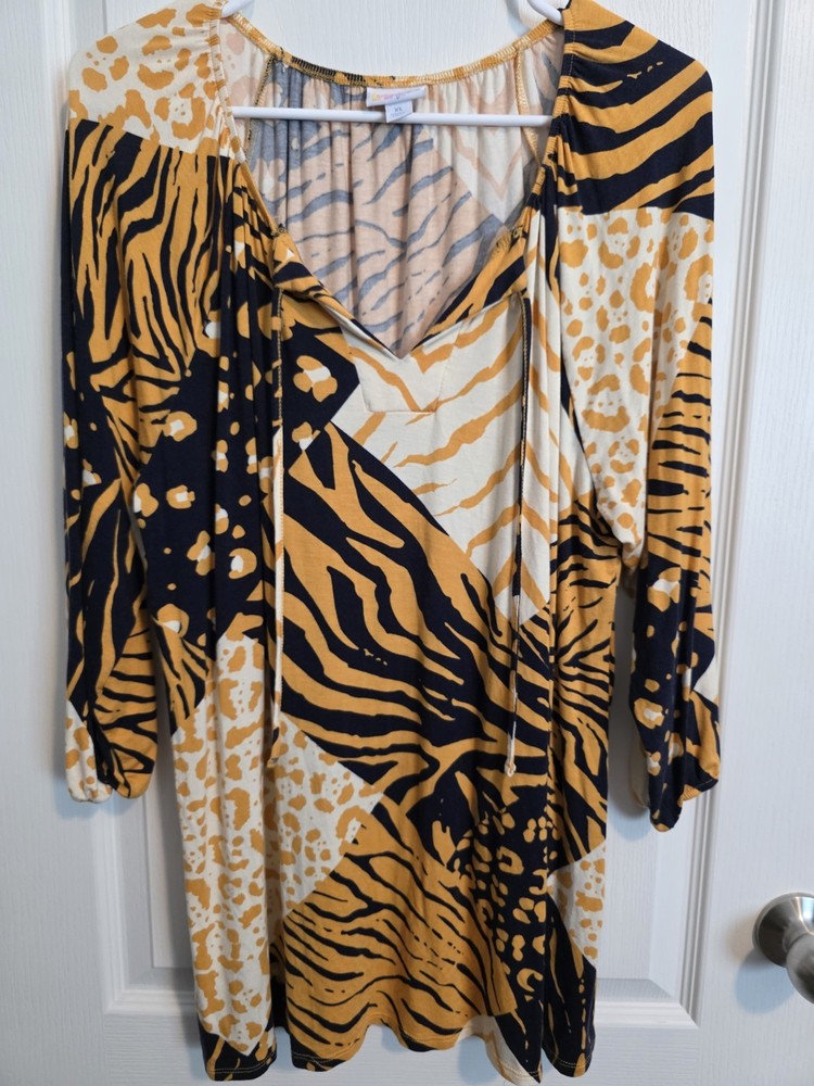 LuLaRoe Yellow Animal Print V-Neck Stretch Knit Tunic 3/4 Sleeve Top Size XL 046