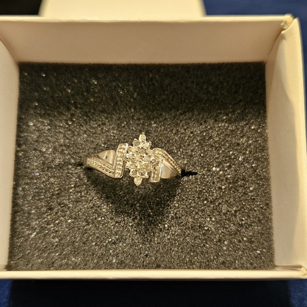 14K White Gold Plated Sterling Silver Cluster Women's Ring  Size 7